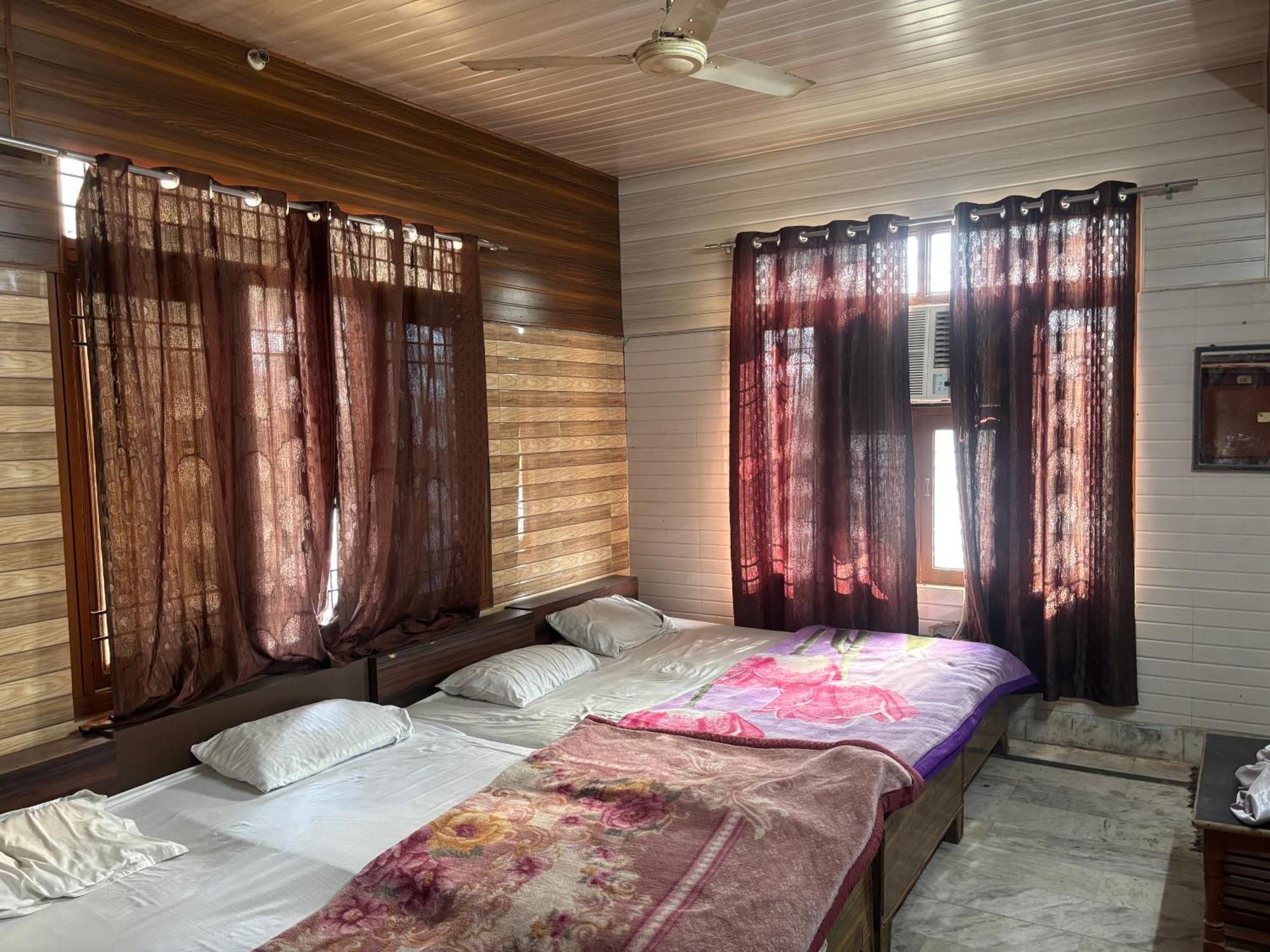 Sgh Guest House Mathura Exterior foto
